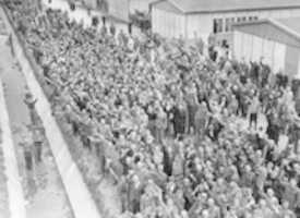 Free download 040 Befreiung KL Dachau Winkende Masse Haeftlinge 1945[ 1] free photo or picture to be edited with GIMP online image editor